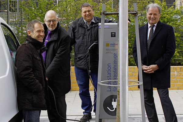 Einweihung der ersten Ladesäule in der Kolbstraße in Zirndorf