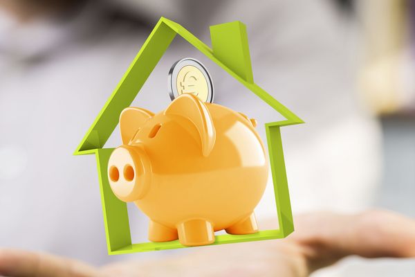 Dekorativer Zweck, Bild zeigt ein Sparschwein in einem stilisierten Haus