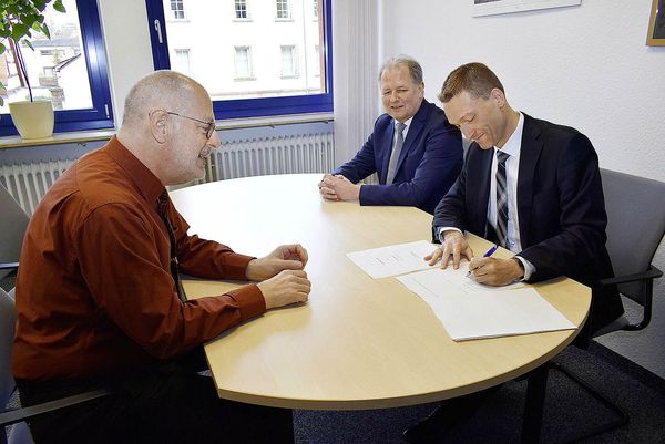 Vertragsunterzeichnung des Geschäftsführervertrags