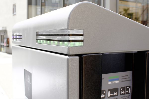 Die erste Ladesäule in der Kolbstraße in Zirndorf