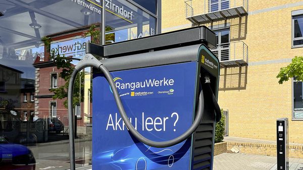 Bild: Die Schnellladesäule (HPC) für Elektrofahrzeuge in der Kolbstraße