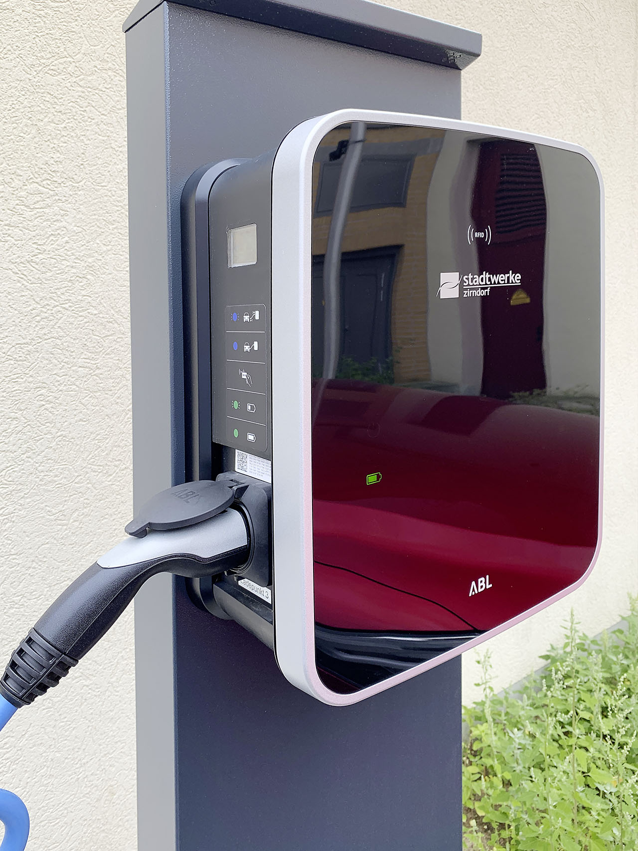 Wallbox, Wandladestation